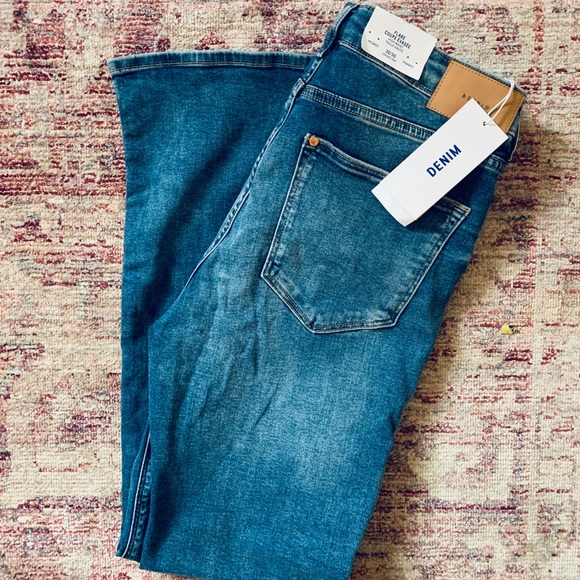NWT flared jeans - Picture 3 of 4